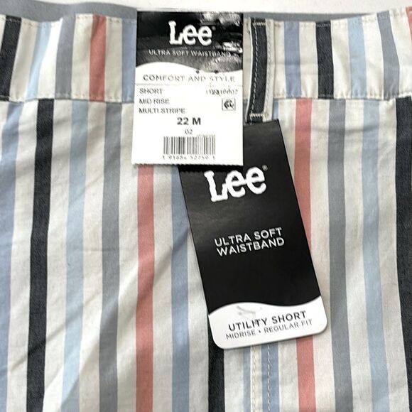 Lee | Women's Plus Size 22M Regular Fit Mid Rise striped Utility Shorts - Picture 2 of 12
